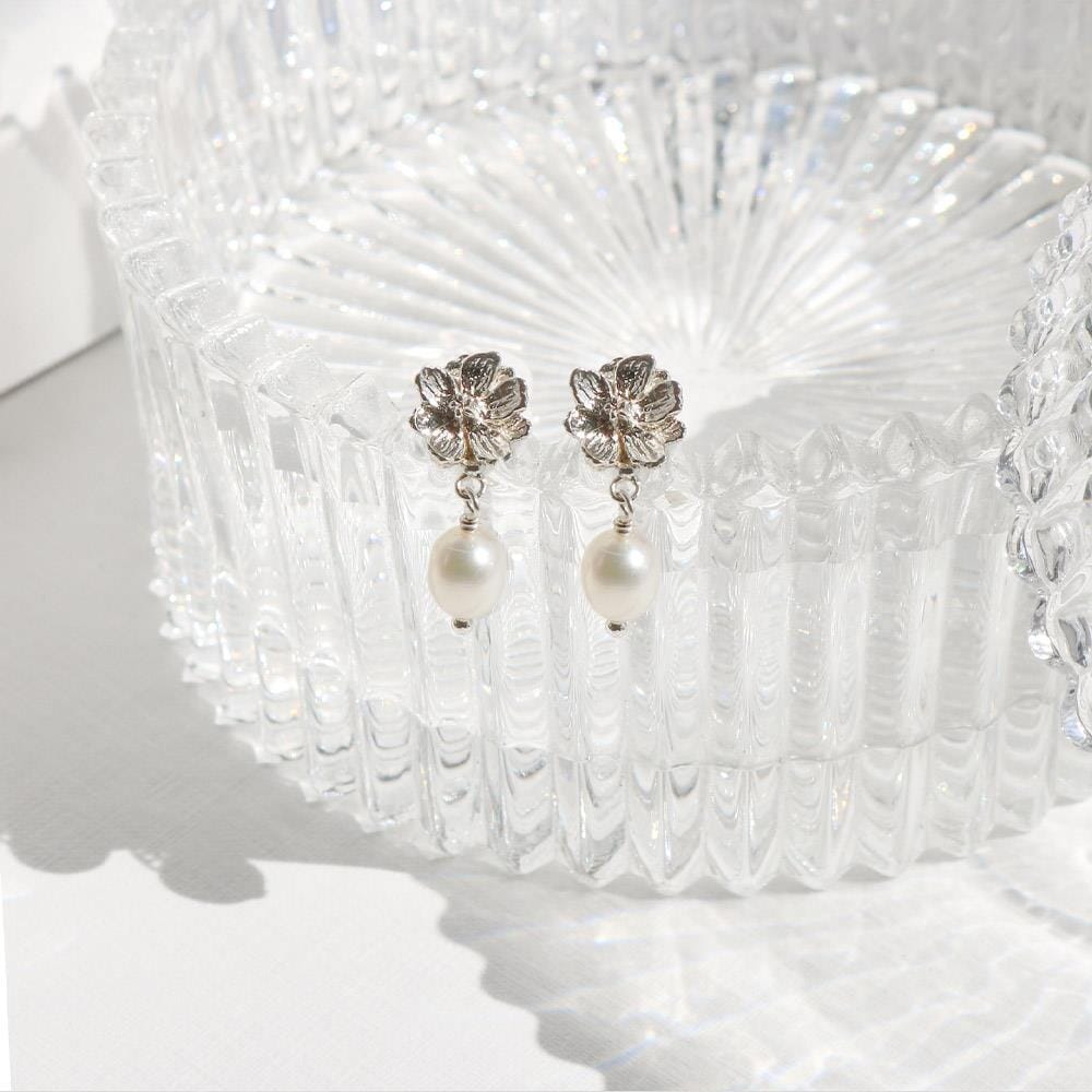 Poppy Pearl Silver Stud Earrings