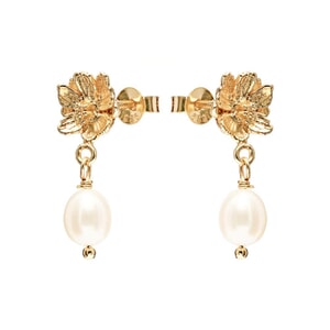 Poppy Pearl Gold Plated Stud Earrings