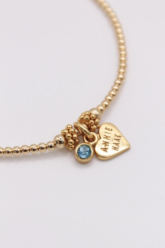 Pick the desired birthstone to personalise this bracelet for yourself or a loved one.