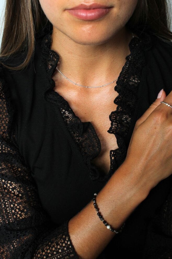 Handcrafted in 925 Sterling Silver, this simple necklace is dainty, yet eye-catching due to its unique chain design.