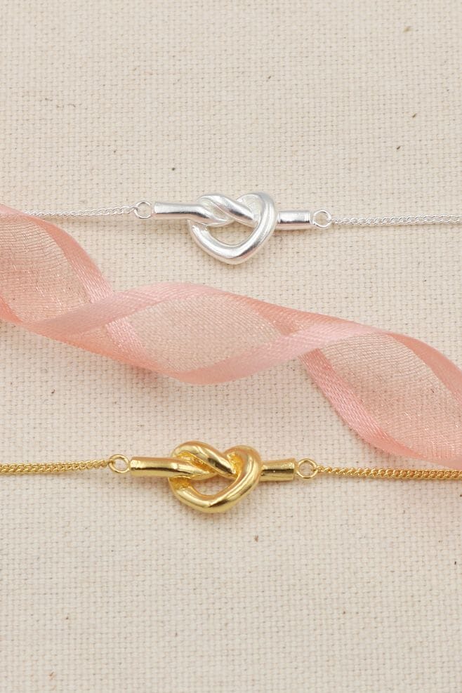 925 Sterling Silver necklace featuring a lover's knot design - symbolising endless love.