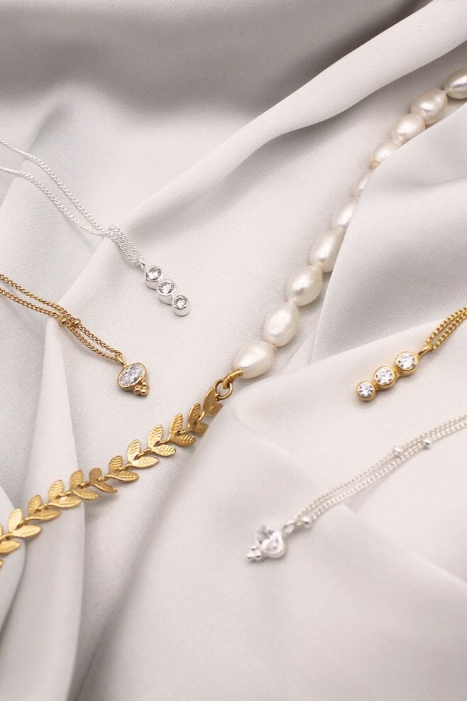 A beautiful combination of half gold plated silver detailed leaves and half freshwater pearls.