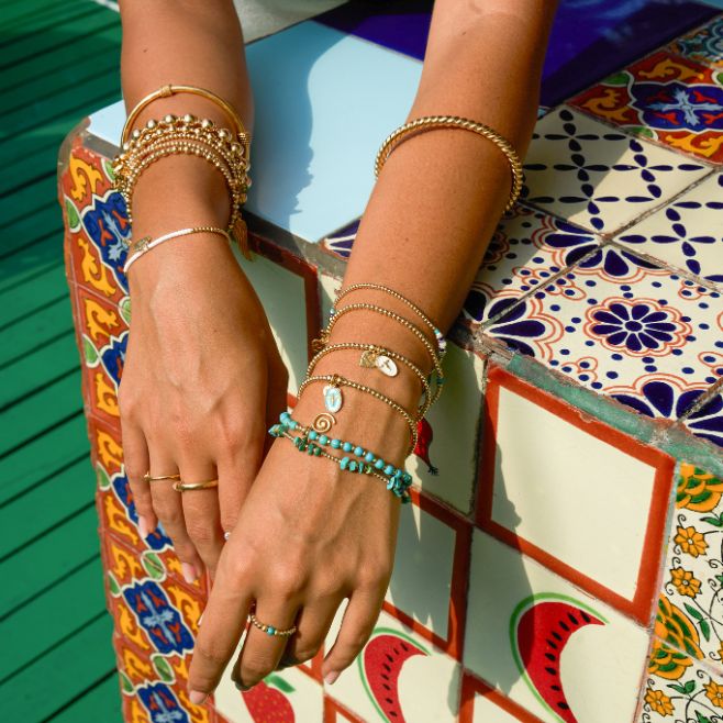Discover the enchanting ‘Utopia’ collection in 925 Sterling Silver and gold-plated silver jewellery with vibrant notes and gemstones.