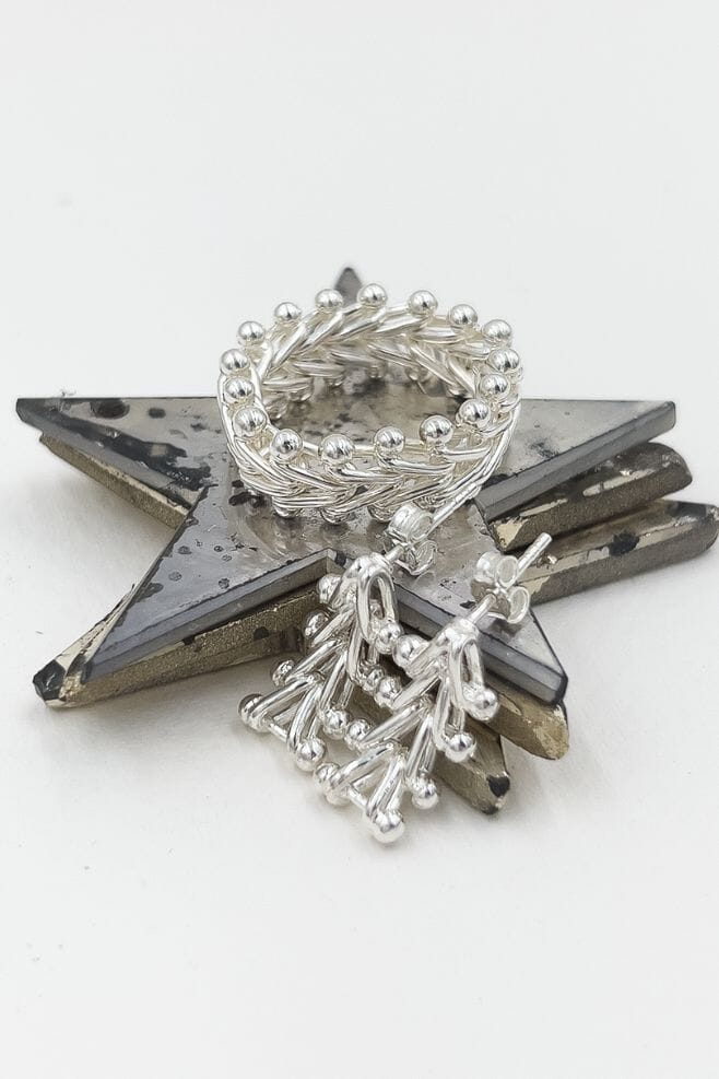 A 925 Sterling Silver statement design featuring an intricately handcrafted herringbone motif.