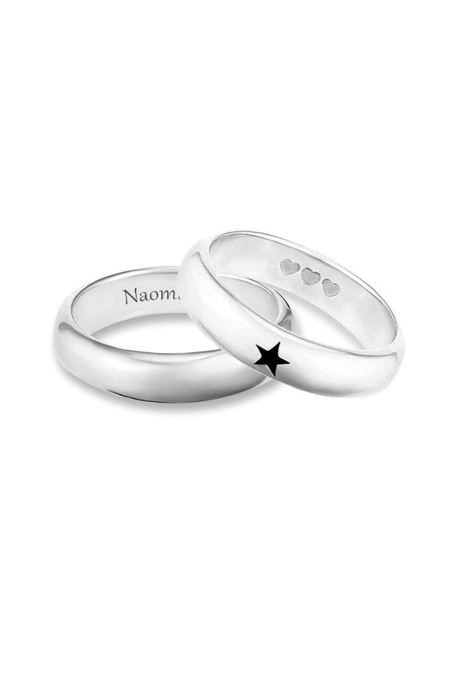 A single silver ring that features a gorgeous black star detail in the centre of the band.