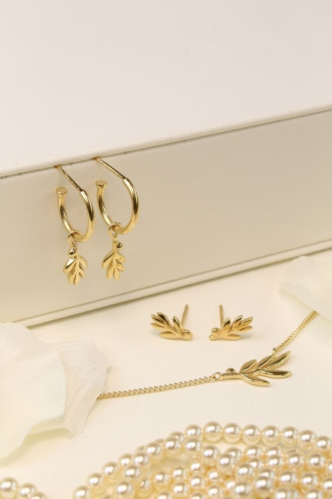 18k gold plated Silver stud earrings featuring a romantic Olive Leaf design.