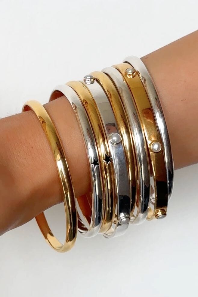 Discover our selection of personalised engraved jewellery.