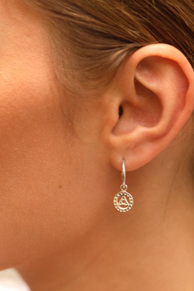 These striking earrings feature a meaningful Throat Chakra symbol detail, crafted in 925 Sterling Silver. 