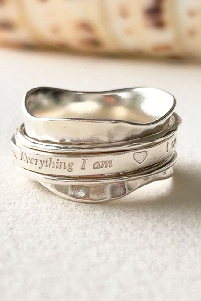 This 925 Sterling Silver Spinner ring features two dainty bands and a thicker band engraved with ‘I am grateful for Everything I have, Everything I know, Everything I am’. The spinning mechanism helps soothe worries, providing an outlet for fidgeting.