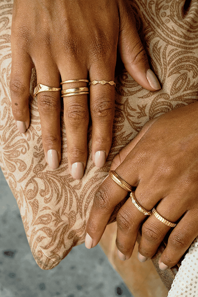 The ring is made of diamond shapes that are engraved with a dotted detailing.