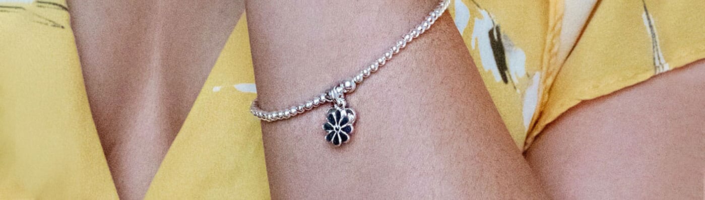 Santeenie Silver Charm Bracelet - Teeny Daisy Santeenie Silver Charm Bracelet - Teeny Daisy