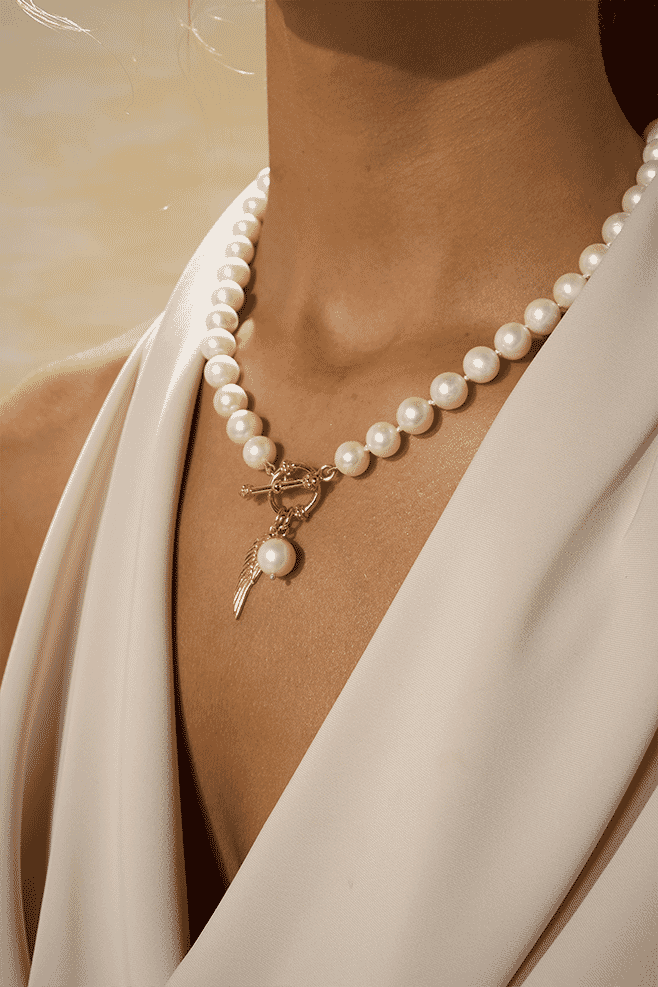 The Toggle Pearl Necklace combines decadent Freshwater Pearls and Gold plated Sterling Silver with a stunning T-Bar clasp.
